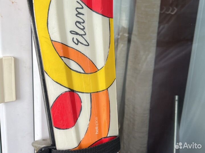 Горнолыжные ботинки и лыжи