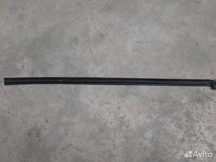 Молдинг лобового стекла левый RAV 4 30 (2006-12)