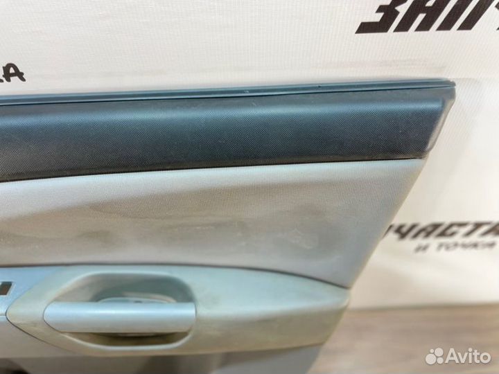 Обшивка боковой двери передняя правая Mazda Axela