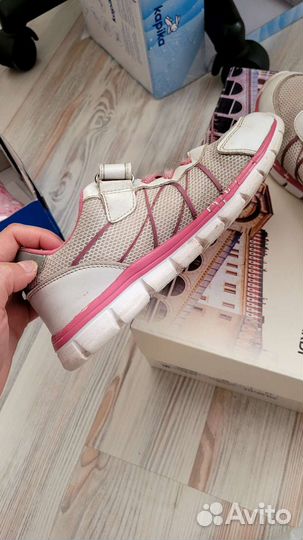 Кроссовки для девочки