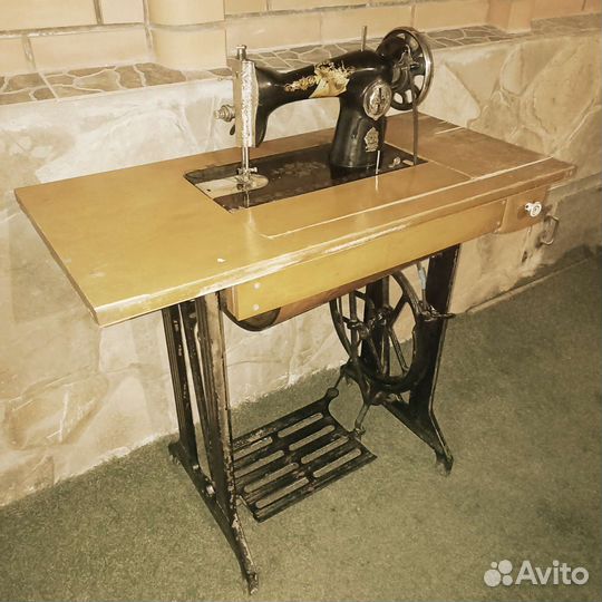 Ножная швейная машинка зшм, ссср, ретро, станина
