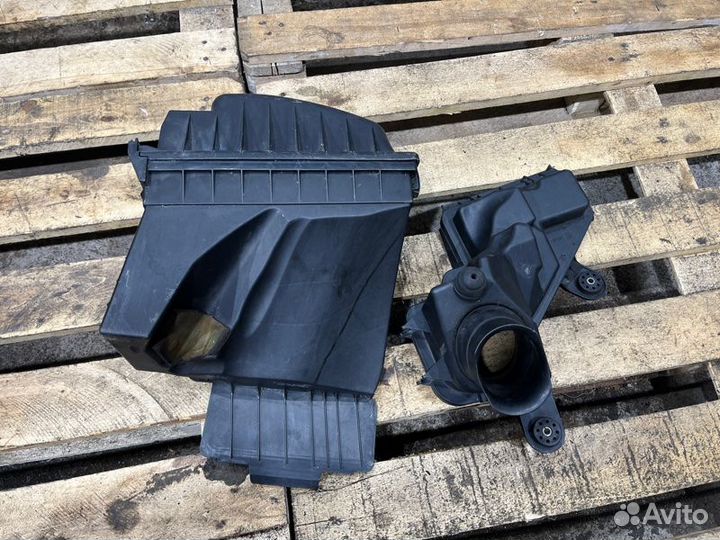 Корпус воздушного фильтра правый Bmw 7 E66 N62B48