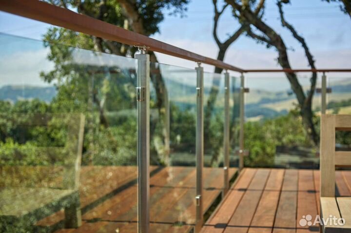 Ограждения из стекла в цвете