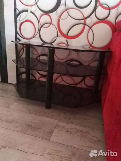 Стеклянная тумба под тв