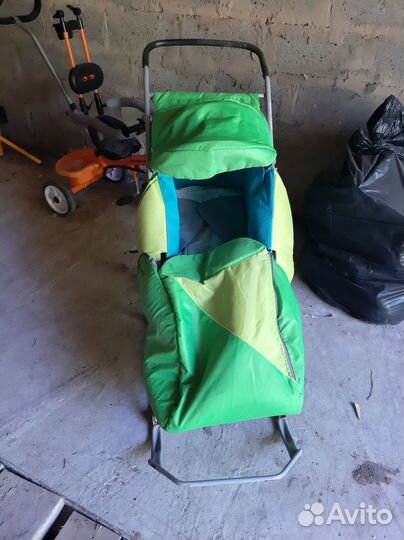 Отдам бесплатно велосипед с ручкой, санки-коляску