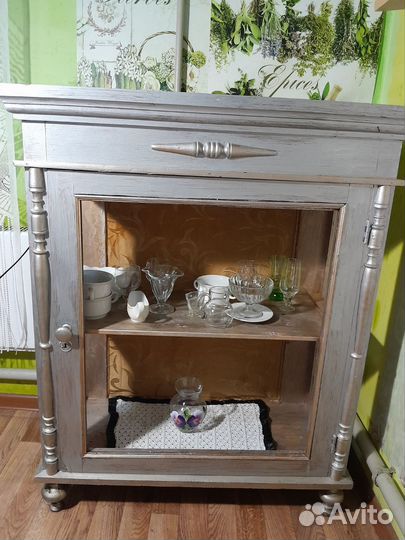 Старинный буфет горка