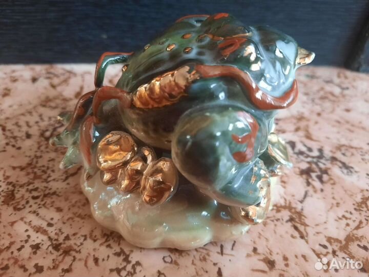 Статуэтка лягушка