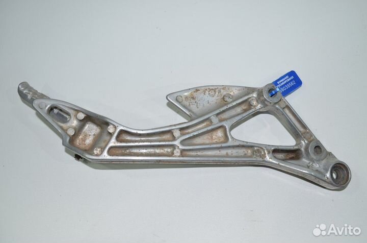 Крепление подножек левое Yamaha FZX250 zeal