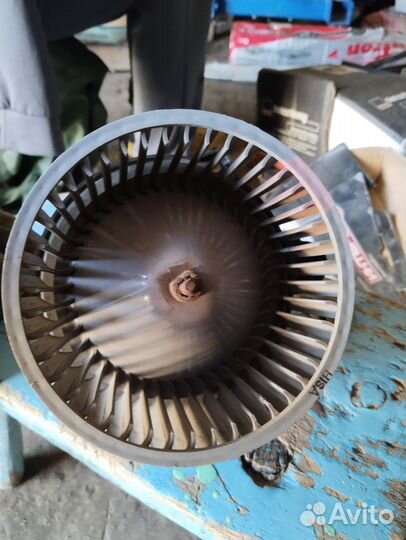 Продается моторчик печки на гранту Bosh