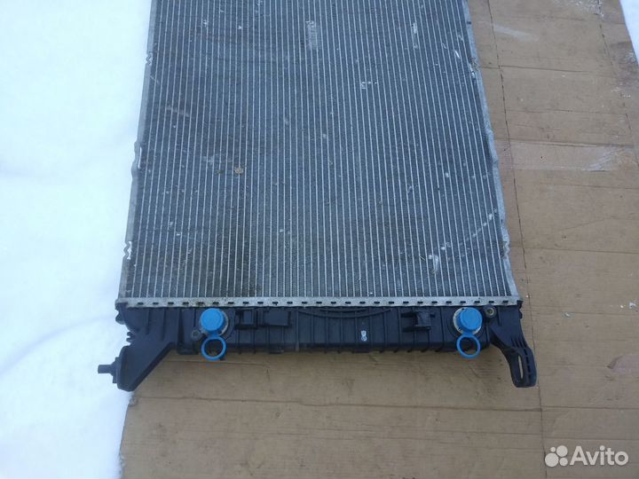 Радиатор двигателя Audi Q5