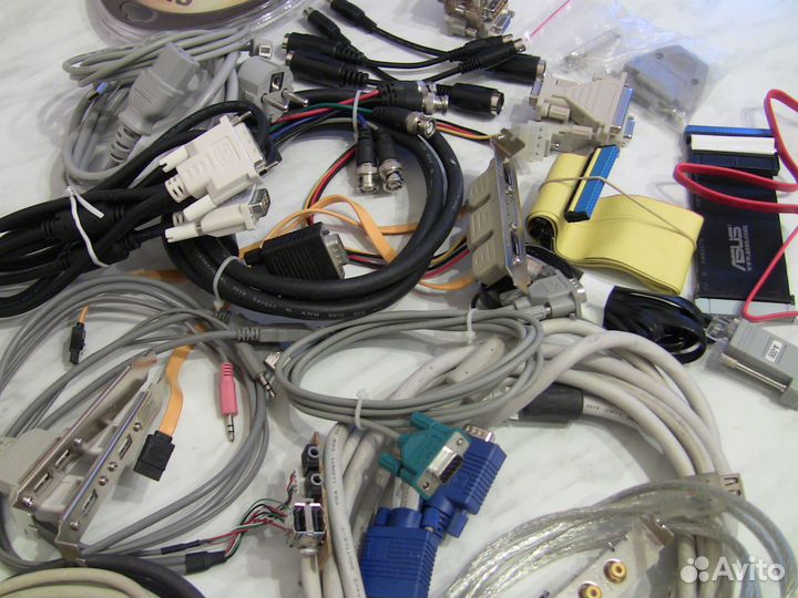 Для компьютера кабеля, переходники, заглушки