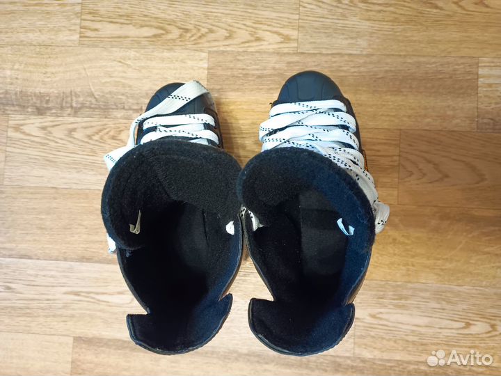 Коньки хоккейные