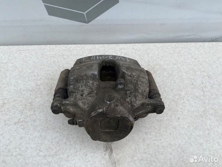 Тормозной суппорт передний правый Mercedes-Benz C