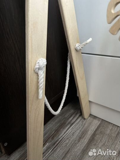 Деревянная дуга с игрушками