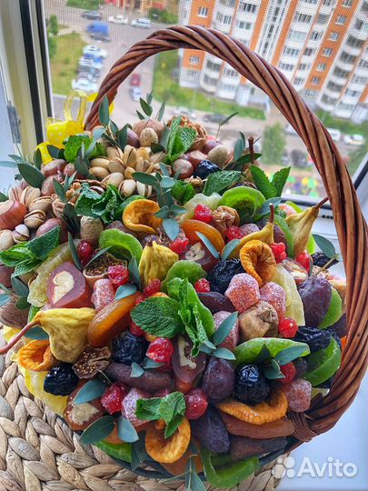 Букет из сухофруктов и орехов