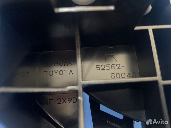 Кронштейн фонаря задний правый Toyota Land Cruiser