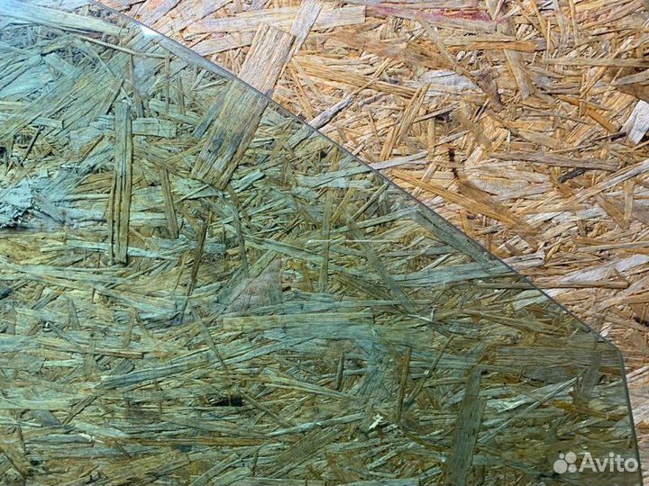 Стекло двери переднее правое Mercedes-Benz