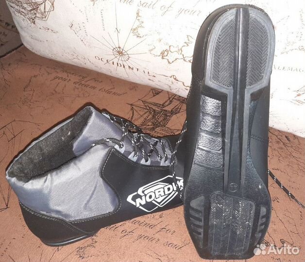 Лыжные ботинки