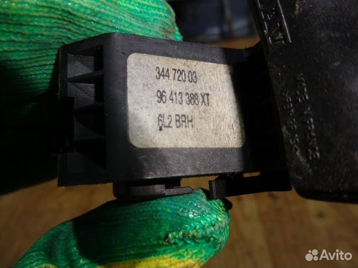 Переключатель подрулевой управления магнитолой Pe