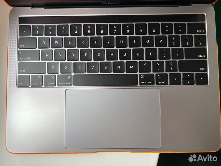 Apple MacBook Pro 13 touchbar 2019