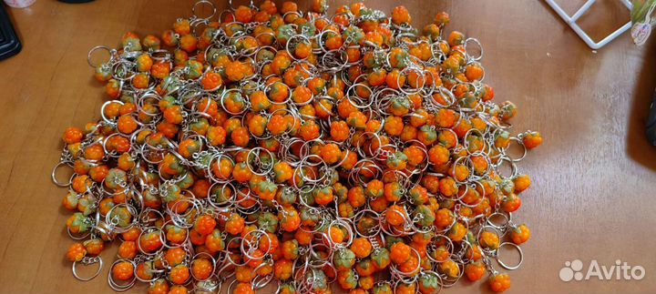 Брелок морошка, ручная работа