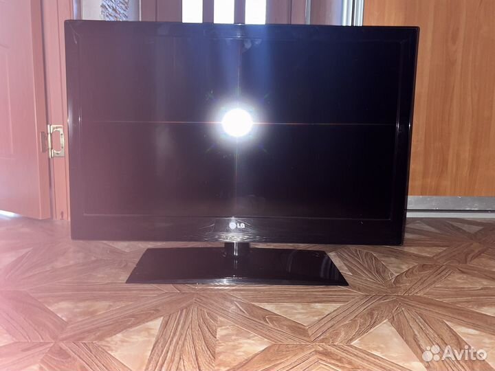 Продаю б/у телевизор lg