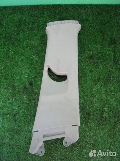 Обшивка правой стойки Toyota Yaris P13 2015