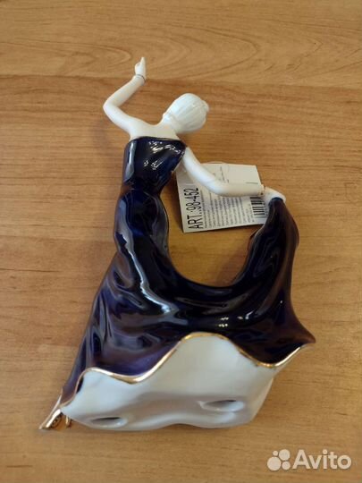 Фарфоровая статуэтка Танцовщица