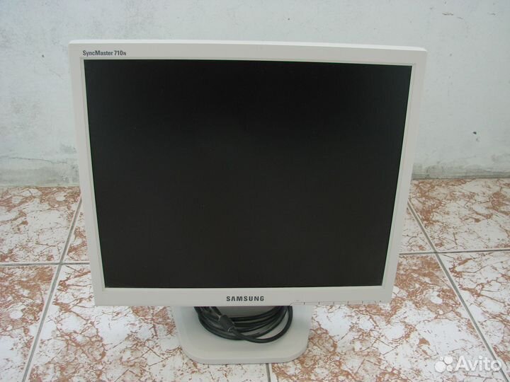 Жк-мониторы 17'' 5:4 ViewSonic, Samsung и Aquarius