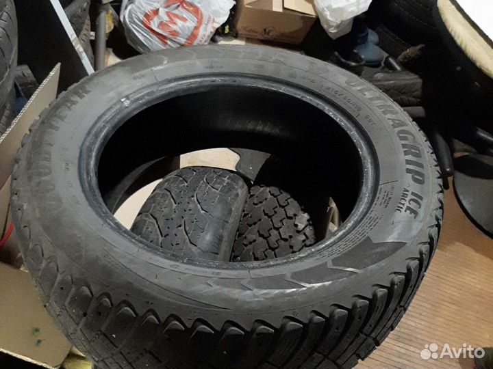 Goodyear Eagle Ultra Grip 215/60 R16 99T