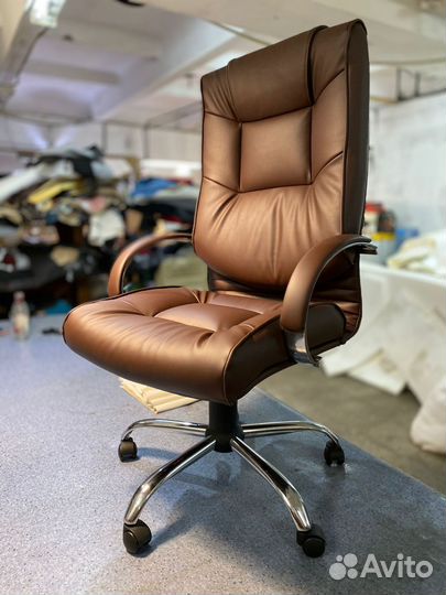Офисное кресло