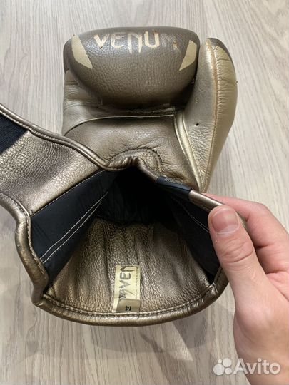 Боксерские перчатки Venum