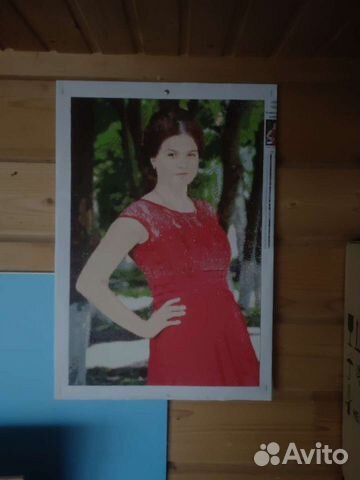 Девушка в красном