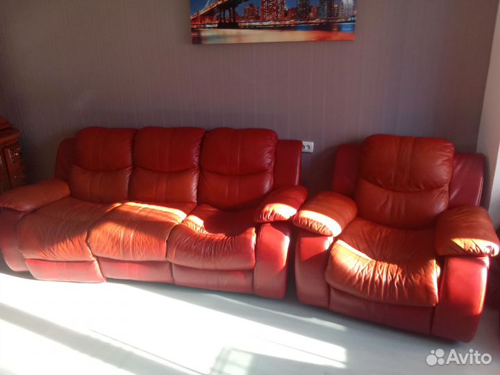 Кожаный диван
