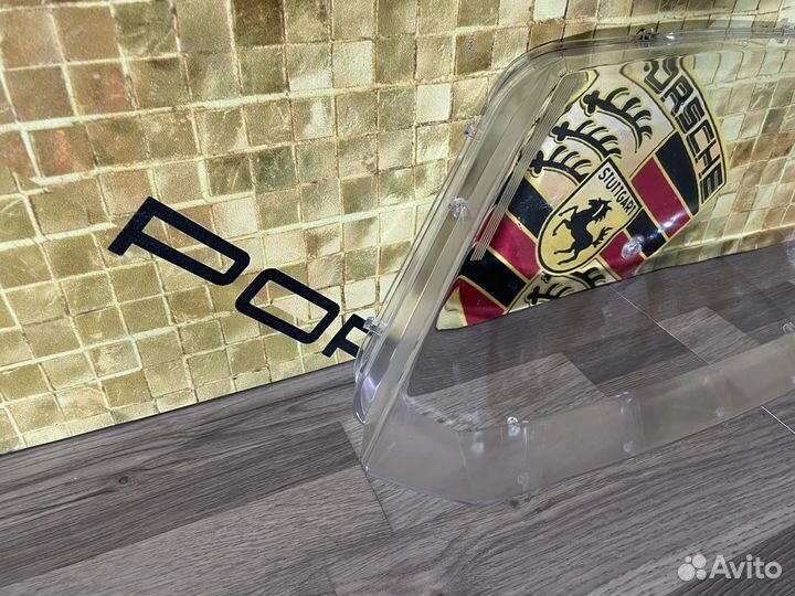 Стекло фары левой на Volkswagen Amarok 2010-2022