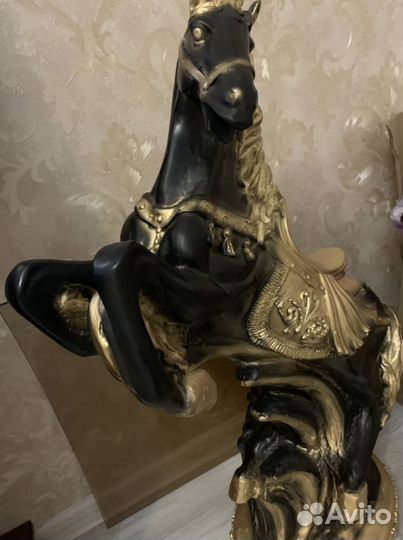 Статуэтки вазы