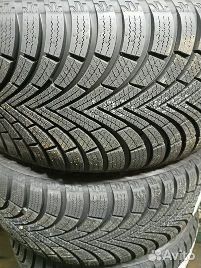 Maxxis Premitra Snow WP6 225/40 R19 и 255/35 R19 93W