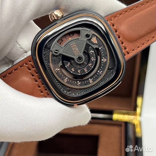 Часы SevenFriday