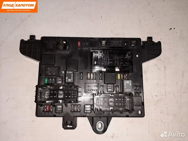 Блок реле и предохранителей Opel Astra J 2011