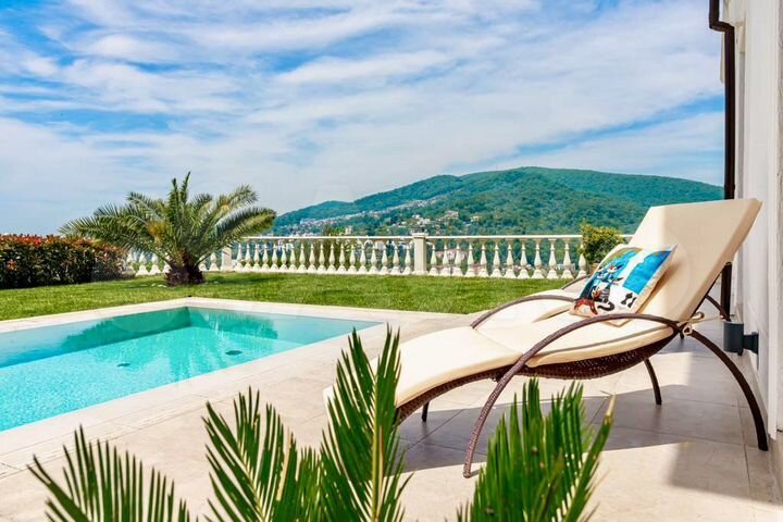 Коттедж 350 м² на участке 6 сот.