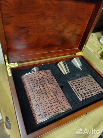 Подарочные наборы для мужчин. Фляжки, портсигар