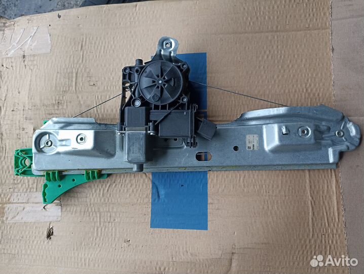 Стеклоподъемник задний левый Opel Astra J