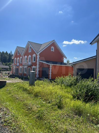 Таунхаус 195 м² на участке 7,5 сот.