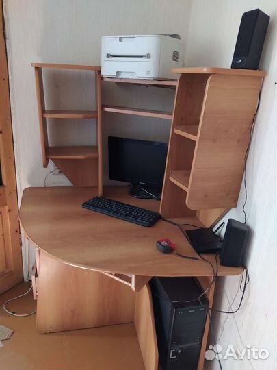 Компьютерный стол