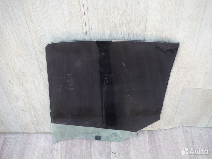 Стекло двери задней правой Renault Symbol 2005