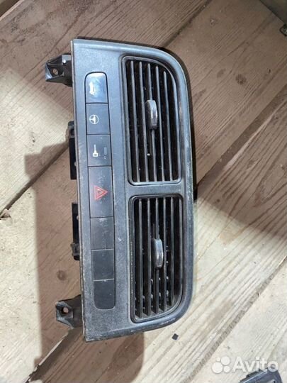 Дефлектор центральный Fiat Punto 1.4 2008