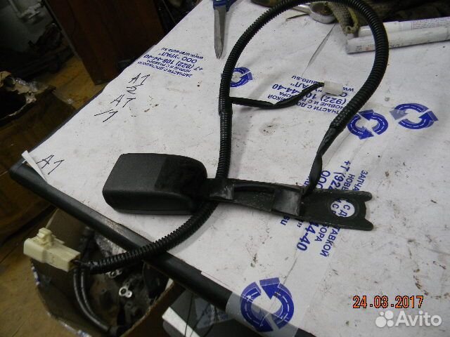 Ответная часть ремня безопасности передняя левая