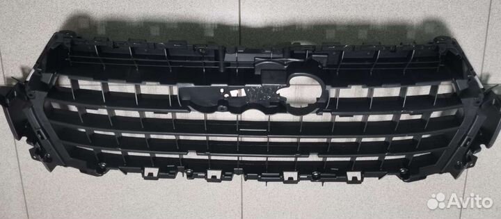 Audi Q7 4M кронштейн каркас решетки радиатора бамп