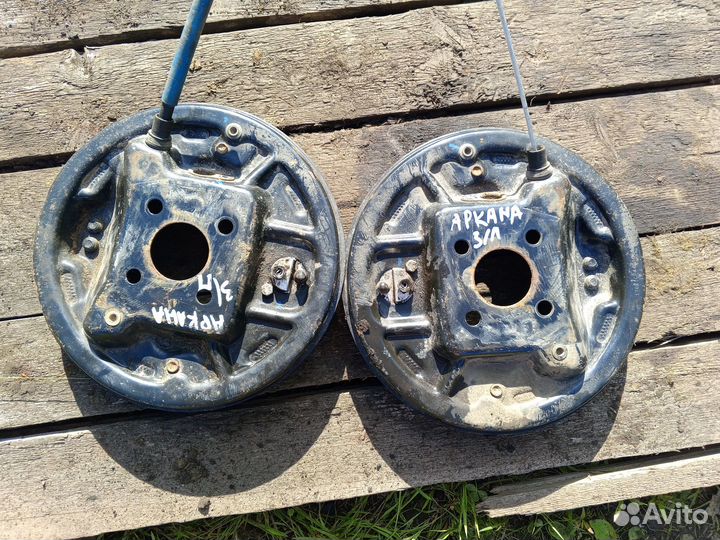 Щит опорный задний на Рено Аркана 2021г