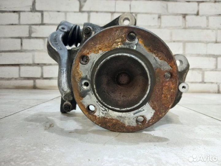 Кулак + рычаг передний правый Bmw 3 Е 90